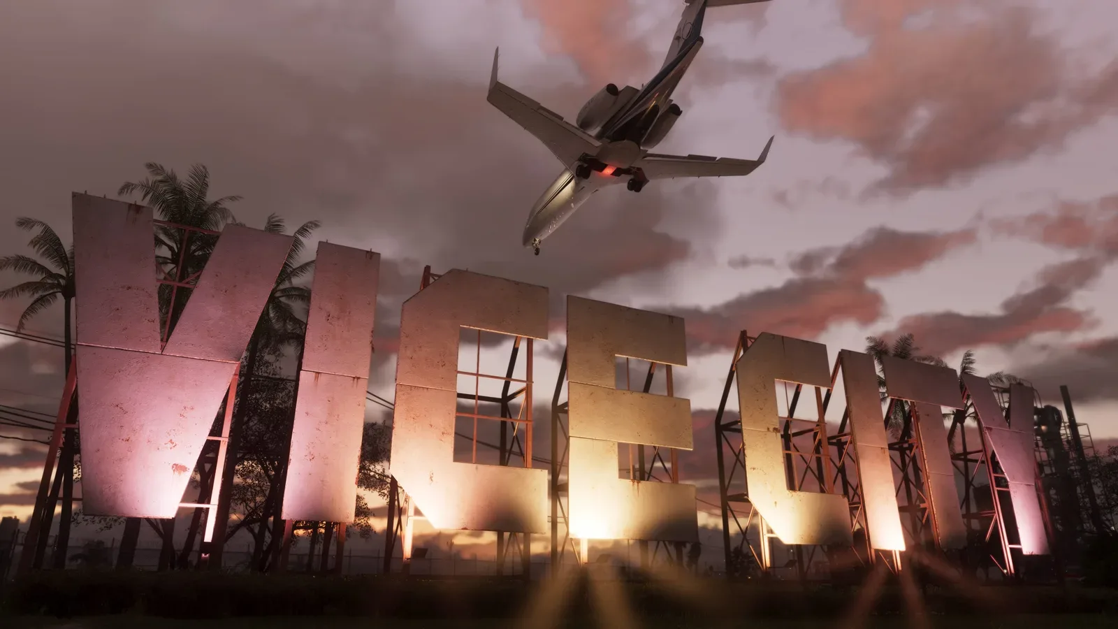 O letreiro gigante de Vice City iluminado ao anoitecer, com um avião passando baixo