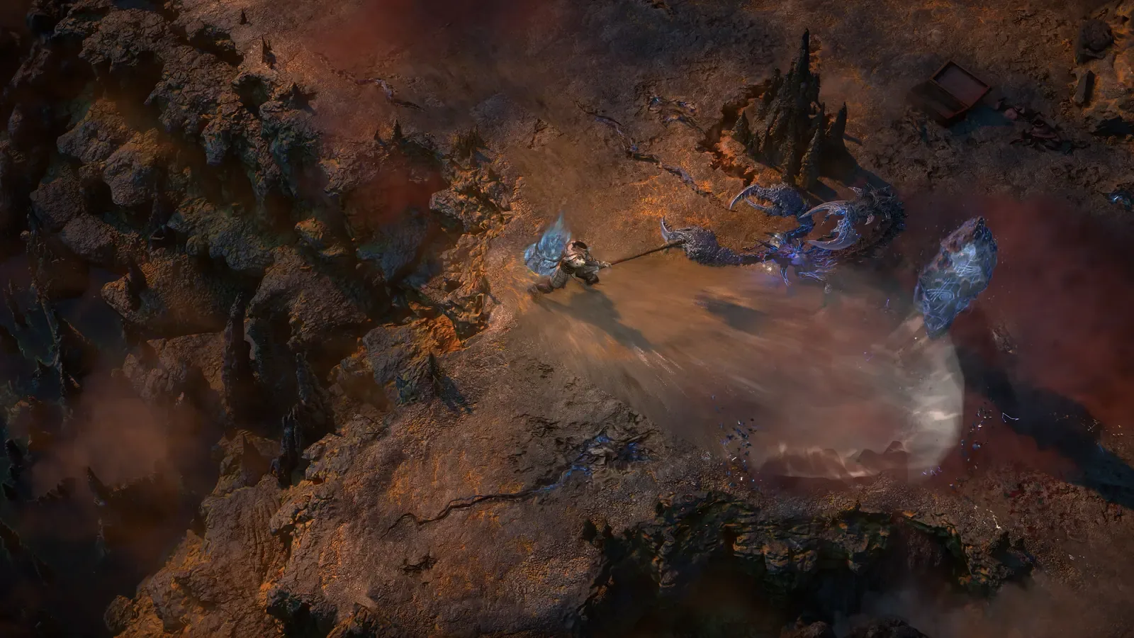 Personagem avança com uma lança contra uma criatura no deserto em Path of Exile 2